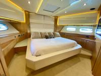 BST-SUNRISE yacht charter: VIP cab