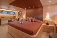 GLAROS yacht charter: Master cabin I