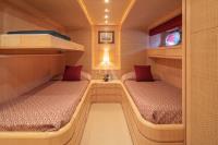 GLAROS yacht charter: Twin cabin III