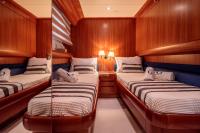 GORGEOUS yacht charter: Twin cabin