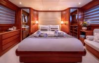GORGEOUS yacht charter: Master cabin