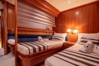 GORGEOUS yacht charter: Twin cabin other view