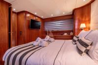 GORGEOUS yacht charter: Master cabin other view II