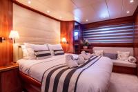GORGEOUS yacht charter: Master cabin other view