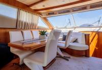 GORGEOUS yacht charter: Dining area