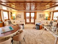 VIANNE yacht charter: Game room
