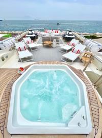 VIANNE yacht charter: Jacuzzi