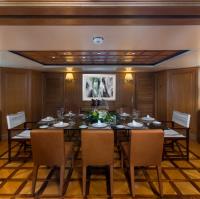 VIANNE yacht charter: Dining Table