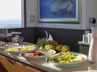 QUEEN-ELEGANZA yacht charter: Breakfast plates