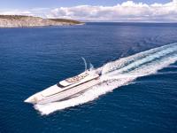 MOBIUS yacht charter: Cruising