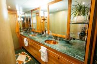MOBIUS yacht charter: VIP cabin en-suite facilities