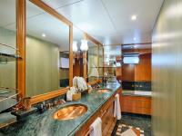 MOBIUS yacht charter: VIP cabin en-suite facilities
