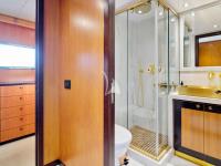 MOBIUS yacht charter: Twin cabin I en-suite facilities