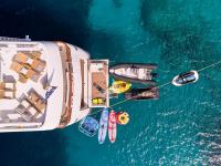 MOBIUS yacht charter: Watertoys