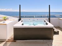 MOBIUS yacht charter: Jacuzzi