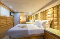 AQUARELLA yacht charter: Double cabin