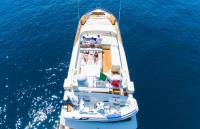 RIVIERA yacht charter: Fly bridge