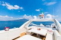 RIVIERA yacht charter: Fly bridge alfresco dining option