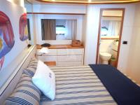 RIVIERA yacht charter: VIP suite