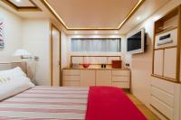 RIVIERA yacht charter: Master cabin detail