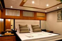 ANTAMAR-II yacht charter: VIP Suite