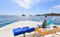 ANTAMAR-II yacht charter: Sunbeds