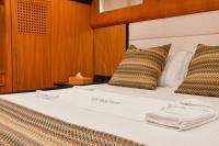 ANTAMAR-II yacht charter: VIP Suite