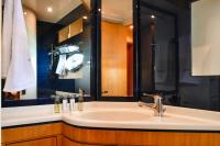 ANTAMAR-II yacht charter: VIP Suite - Bath
