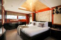 IL-SOLE yacht charter: Master cabin on the main deck