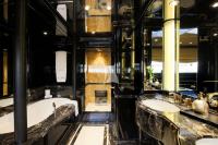 IL-SOLE yacht charter: Master Bathroom with Jacuzzi and Hamaam