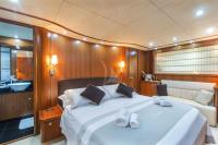 OCTAVIA yacht charter: Master cabin