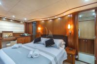 OCTAVIA yacht charter: Master cabin
