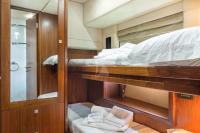 OCTAVIA yacht charter: Twin cabin with bunk beds