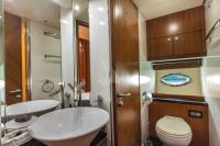 OCTAVIA yacht charter: Twin cabin's bathroom