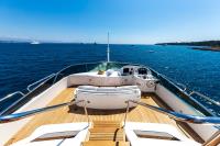 NEW-STAR yacht charter: Flybridge