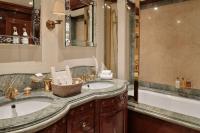 ST-DAVID yacht charter: Guest cabin bathroom