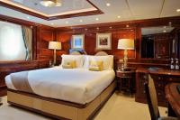 ST-DAVID yacht charter: Full beam VIP cabin