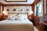 ST-DAVID yacht charter: Two larger convertible guest suites - double set up