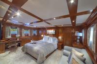 AQUILA yacht charter: Master cabin I main deck