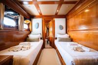AQUILA yacht charter: Twin cabin