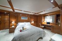 AQUILA yacht charter: Master cabin II lower deck