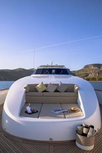AQUILA yacht charter: Bow