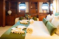 AQUILA yacht charter: VIP Cabin