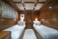 AQUILA yacht charter: Twin cabin