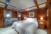 AQUILA yacht charter: VIP cabin