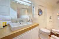 VERVECE yacht charter: Master Stateroom ensuite toilet