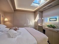 SYLENE yacht charter: Midship Cabin port side
