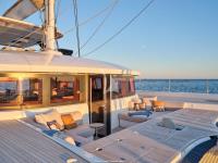 SYLENE yacht charter: Large fore deck