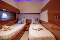 GEORGE-V yacht charter: Twin cabin