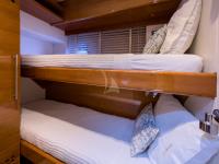 GEORGE-V yacht charter: Up and down bed cabin